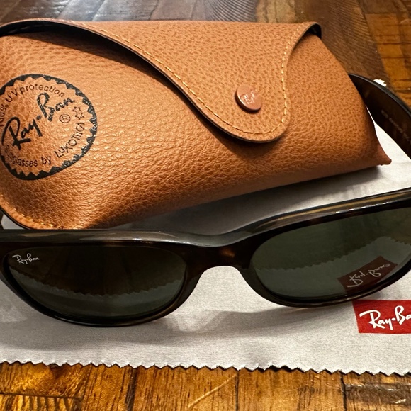 Ray-Ban New Wayfarer RB2132 - Picture 1 of 3